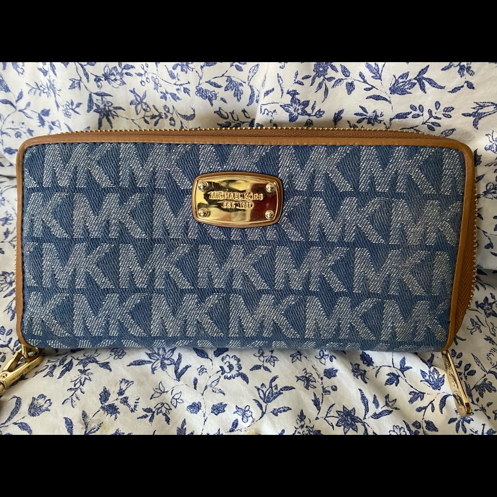 Michael Kors jet large wristlet wallet.